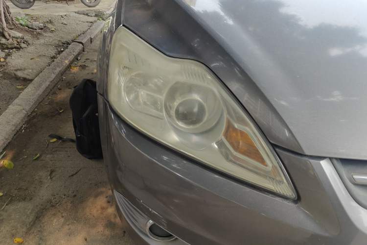 Used Ford Focus 2013 Sedan Classic 1.8L Manual Base Model Right Front Headlight