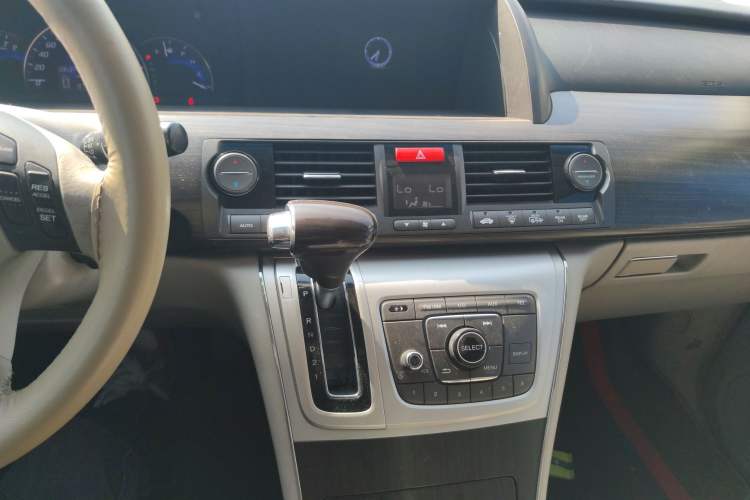 Used Honda Elysion 2012 2.4L VTi-S Prestige Edition Audio And AC Panel