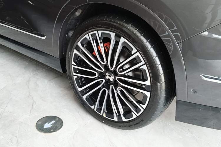 Used Nio ES8 2026 Model 6-seat Executive Signature Edition Right Rear Wheel Hub