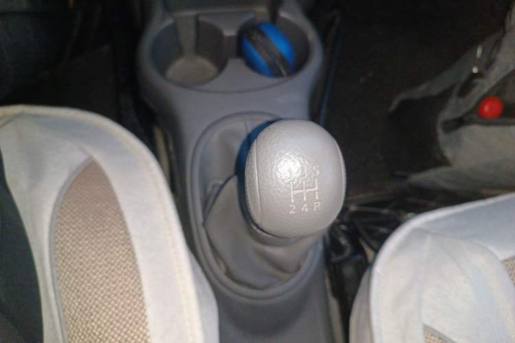 Used Nissan Sunny 2015 1.5XE Manual Master Edition Gear Lever