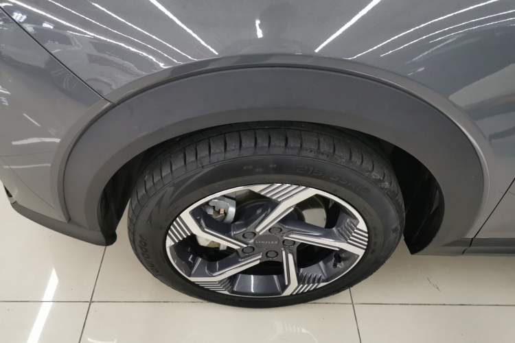 Used Lynk & Co 06 EM-P 2022 PHEV 84 km Range Pro Version Left Front Wheel Hub