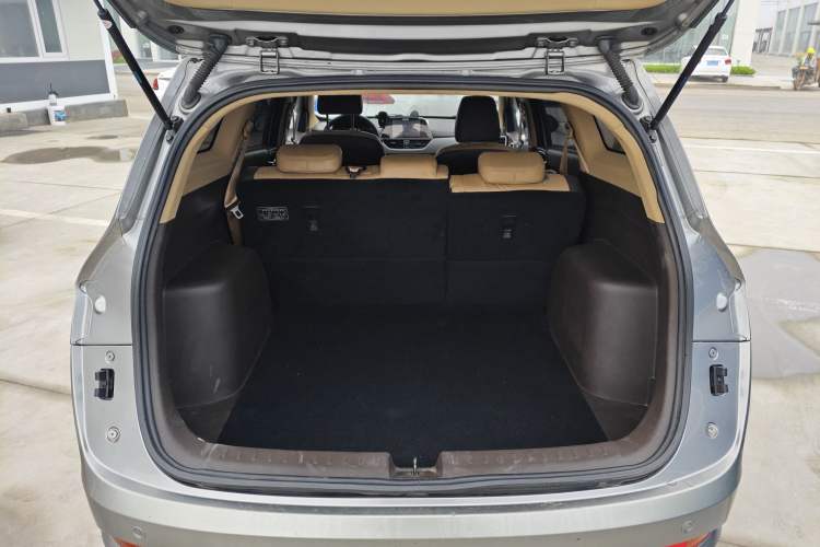 Used Baojun 310W 2017 1.5L Manual Fashion Model China V Trunk