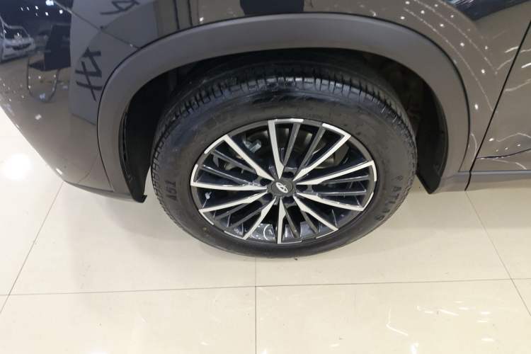 Used Chery Tiggo 8 2025 Excellence Edition 230 TCI Automatic Luxury Version 5 Seats Left Front Wheel Hub