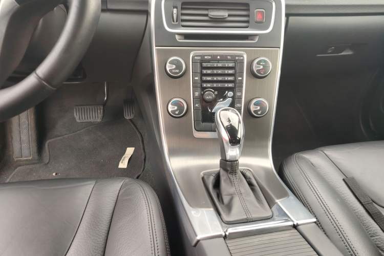 Used Volvo V60 2014 T5 Zhiyi Edition
