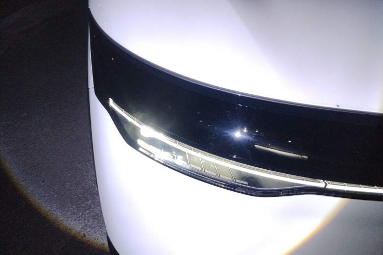 Used Zeekr 7X 2025 100 kWh Long-Range Rear-Wheel Drive with Intelligent Driving Features Right Front Headlight