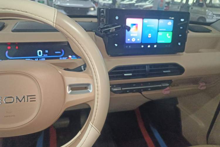 Used Geely Galaxy Panda 2024 Panda Mini 200km Endurance Bear Audio And AC Panel