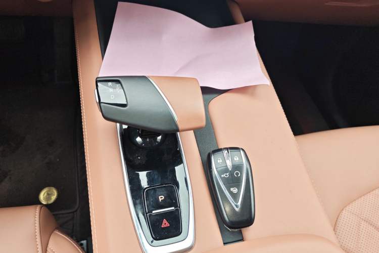 Used CHANGAN UNI-Z New Energy 2024 Blue Whale Smart Electric iDD 125km Excellence Model Gear Lever