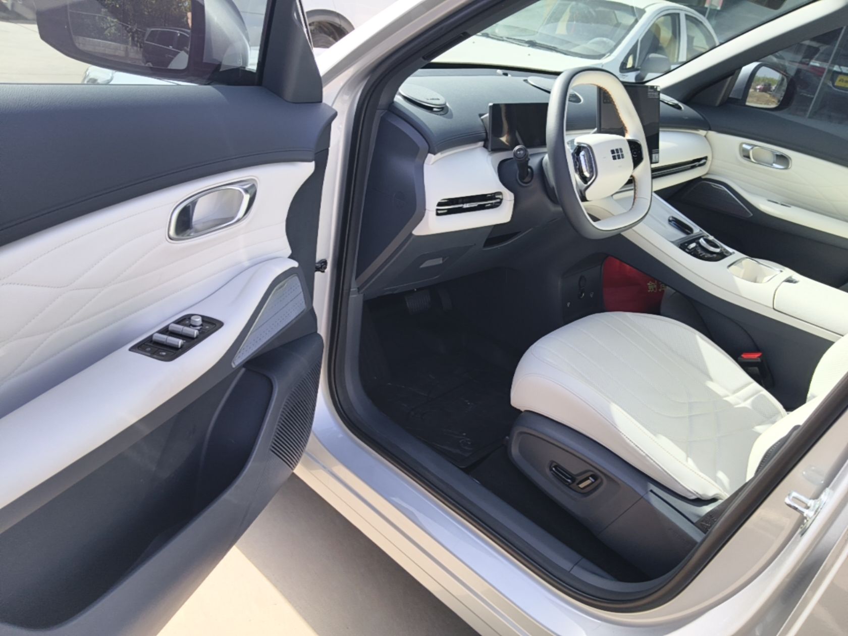 Geely Galaxy Xingjian 7 EM-i 2025 120km Launch+ Version — снимка 18