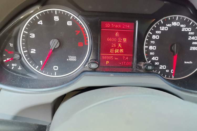 Used Audi Q5 2012 2.0TFSI Technology Model Odometer Close Up