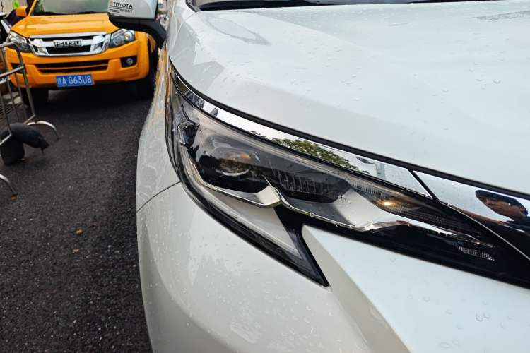 Used Toyota SIENNA 2023 2.5L Hybrid Comfort Edition Right Front Headlight