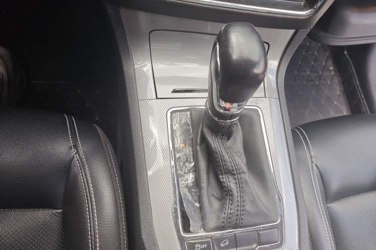 Used Roewe RX5 2016 20T Two-Wheel Drive Automatic Internet Smart Edition