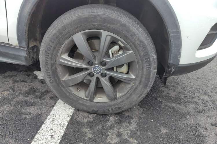 Used BYD Yuan New Energy 2019 EV535 Smart Connect Trendsetting Model Right Front Wheel Hub