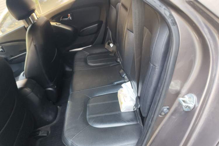 Used Hyundai ix35 2013 2.0L Automatic Two-Wheel Drive Smart GLS China IV Standard Left Rear Seat