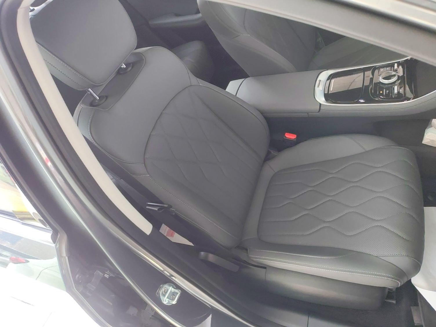 Geely Galaxy A7 2025 Model EM-i 150km Long-Distance Edition — снимка 19