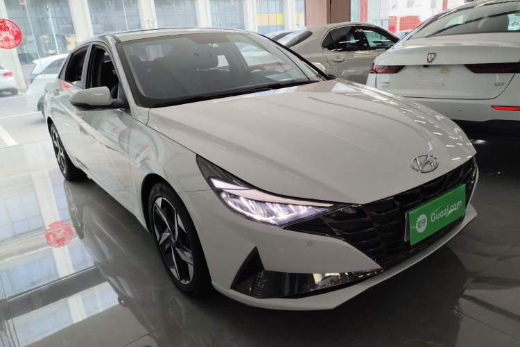 Used Hyundai Elantra 2022 1.5L CVT GLX Elite Edition Front Right 45 Deg