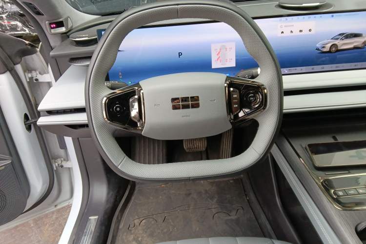 Used Geely Galaxy E8 2025 700 km Long-Range Intelligent Driving Version