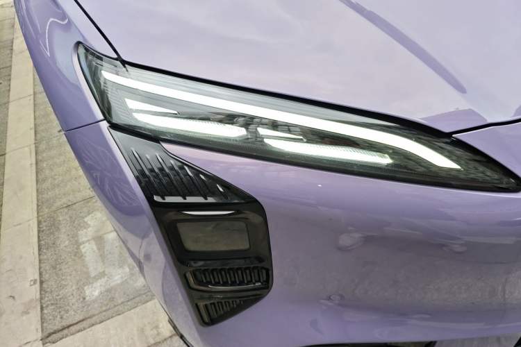 Used Hongqi Tiangong 08 2025 680 Ultra Four-Wheel-Drive Version Right Front Headlight