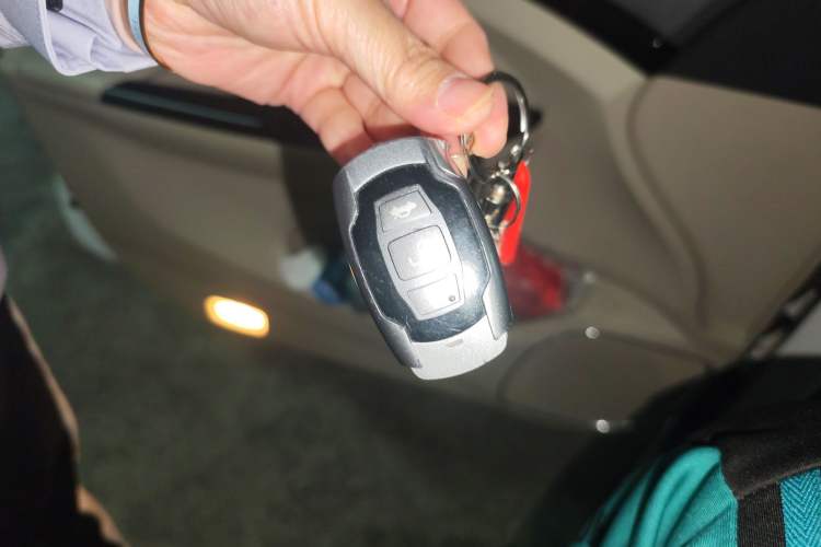 Used BYD e5 2018 450 Smart Connect Deluxe Edition
