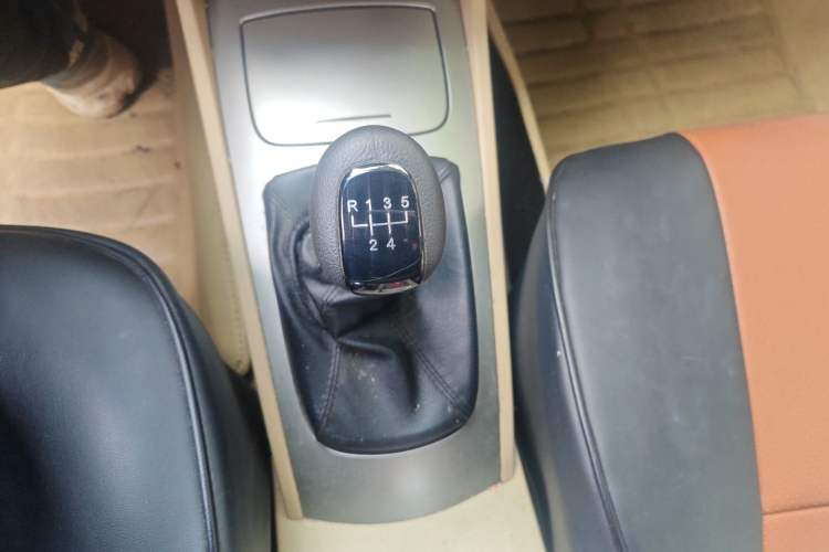 Used Buick Excelle 2013 1.5L Manual Classic Model Gear Lever
