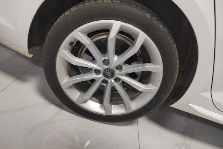 Used Audi A4L 2019 40 TFSI Fashion Version China V