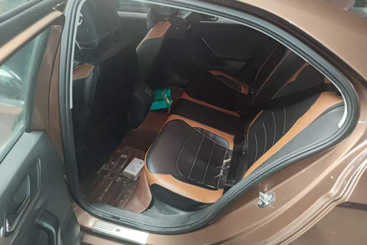 Used Volkswagen Lamando 2015 230TSI Manual Trend Edition Left Rear Seat