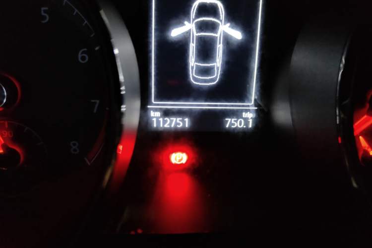 Used Volkswagen Lamando 2015 280TSI DSG Comfort Edition Odometer Close Up