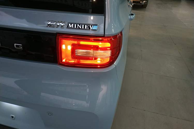 Used Wuling Hongguang MINIEV 2020 Freedom Version Lithium Iron Phosphate Right Rear Taillight