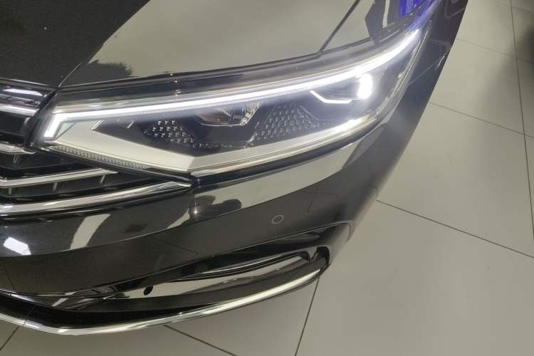 Used Volkswagen Magotan 2023 2 Million Units Commemorative Edition 330TSI DSG Luxury Version Left Front Headlight