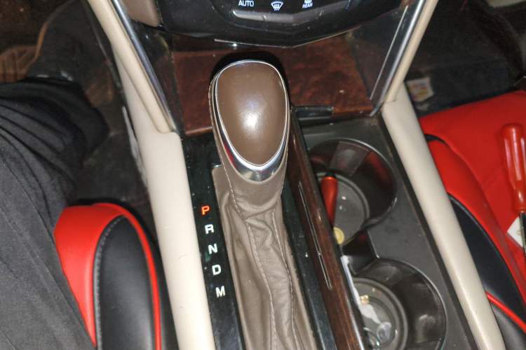 Used Cadillac XTS 2015 28T Comfort Model Gear Lever