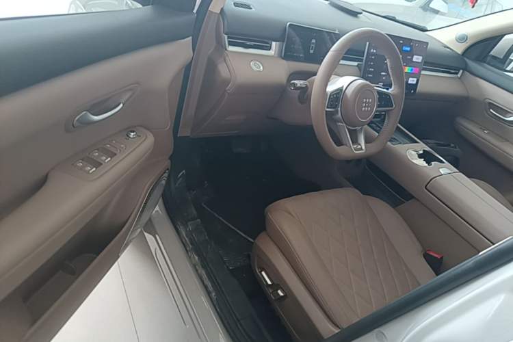 Used Landian E5 PLUS 2026 Model 230km Ultra-Long-Range Version Ultra 7-seater
