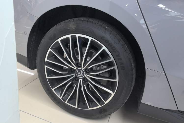 Used BYD Han 2025 DM-i Intelligent Driving Edition 125KM LiDAR Flagship Model
