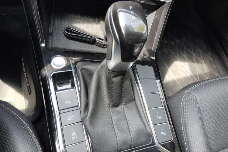 Used Volkswagen Passat 2022 330TSI Starry Luxury Edition Gear Lever