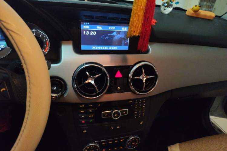 Used Mercedes-Benz GLK-Class 2013 GLK 300 4MATIC Dynamic Sunroof Model