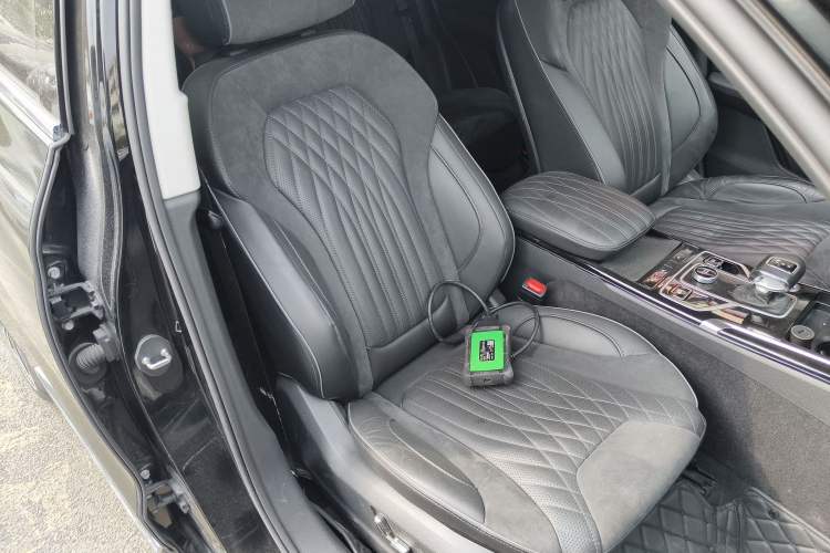 Used Hongqi HS5 2022 Facelifted Version 2.0T Smart Connect Flagship All-Wheel-Drive Edition
