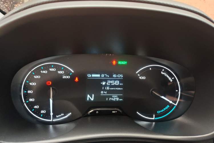 Used Wuling Hongguang New Energy 2024 All-Electric Model 300KM Standard Version Instrument Cluster