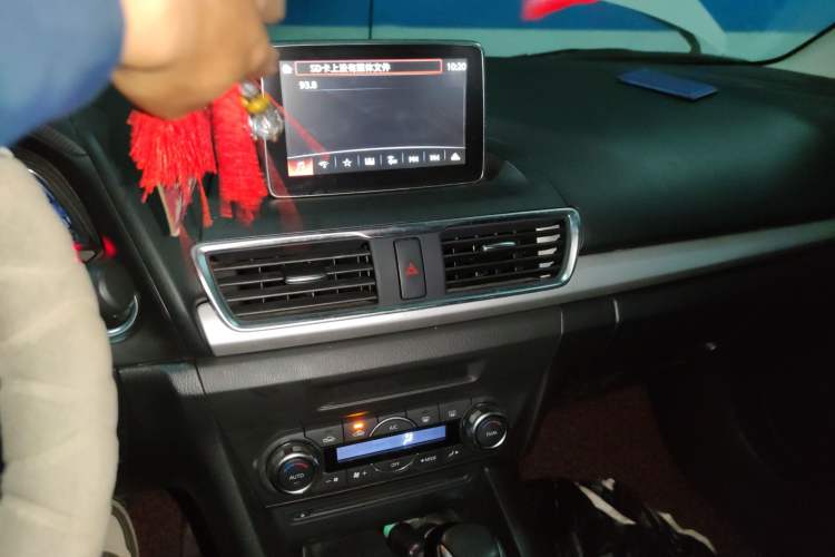 Used Mazda 3 Axela 2016 Sedan 1.5L Automatic Luxury Model
