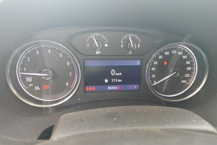 Used Buick LaCrosse 2021 652T Luxury Model Odometer Close Up