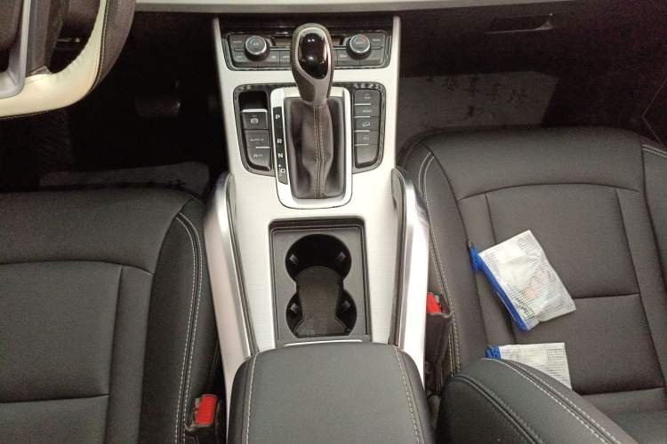 Used Geely Auto Emgrand X7 Sport 2016 1.8TD Automatic Smart Connectivity Version Gear Lever