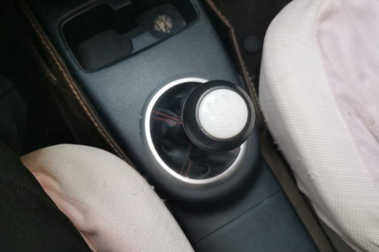 Used Suzuki SX4 S-Cross 2011 1.6L Manual Comfort Version Gear Lever