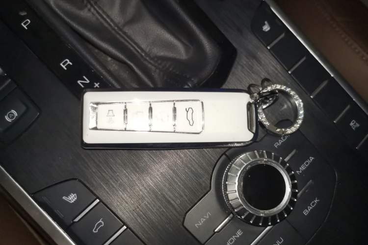 Used Wey VV7 2017 2.0T Ultra-Luxury Version Vehicle Key