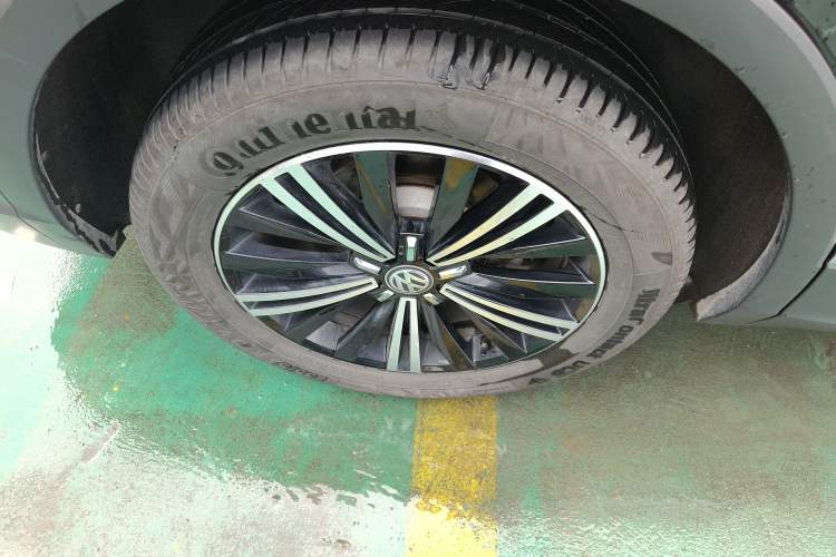 Used Volkswagen Tiguan L 2019 Updated Version 330TSI Automatic Two-Wheel Drive Panoramic Comfort Edition China VI Standard Right Rear Wheel Hub