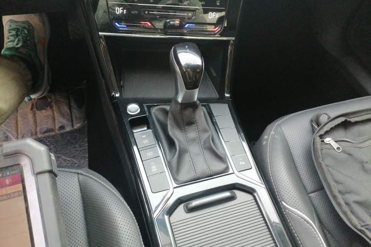 Used Volkswagen Passat 2024 330TSI Starry Elite Edition Gear Lever