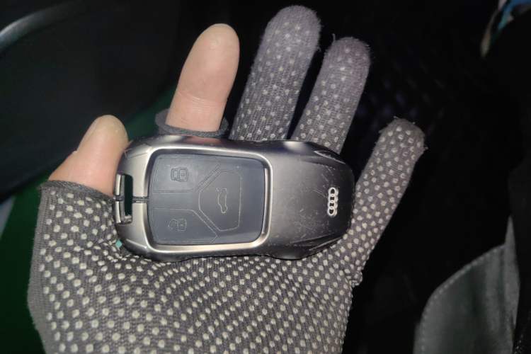 Used Audi Q5L Sportback 2022 40 TFSI Luxury Model Vehicle Key