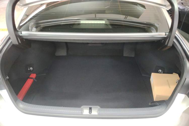 Used Lexus ES 2025 300h Deluxe Edition
