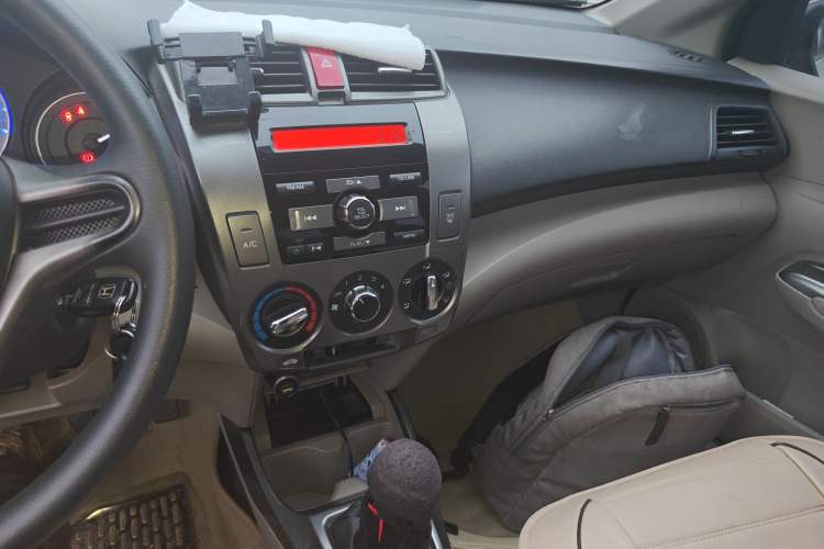 Used Honda City Classic 2012 1.5L manual Elite Edition Audio And AC Panel