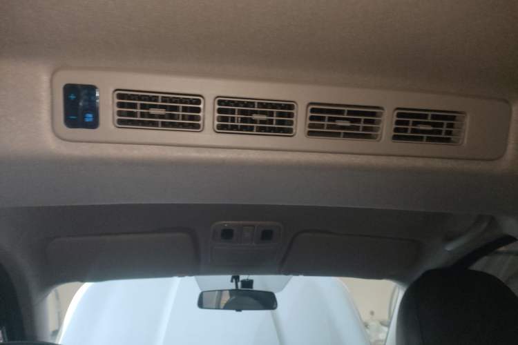 Used Dongfeng Fengon 380 2022 1.5L Comfort-Class Passenger Vehicle (Steel Spring) with 7 Seats