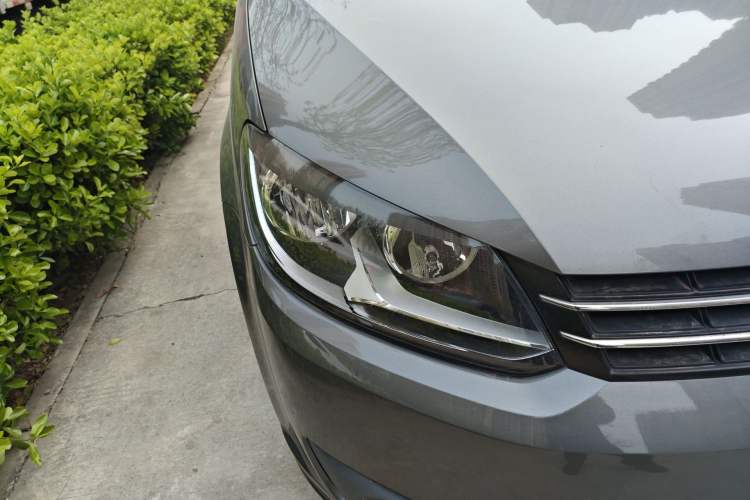 Used Volkswagen Touran 2013 1.4T DSG Comfort Edition 5-Seater Right Front Headlight