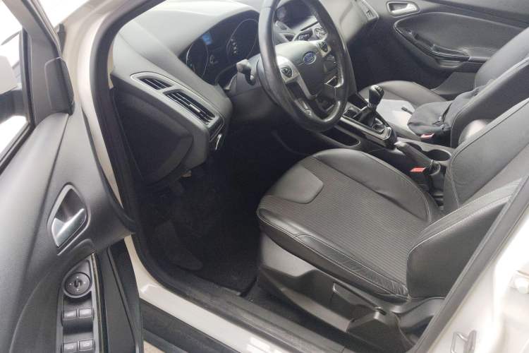 Used Ford Focus 2012 Sedan 1.6L Manual Fashion Edition
