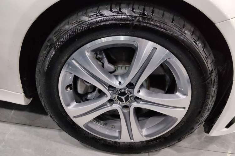 Used Mercedes-Benz C-Class 2019 Updated C 260 L Right Front Wheel Hub