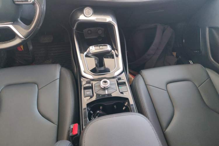 Used Haval H6 2017 Red Label 2.0T Automatic Two-Wheel Drive ZhiShang Model Gear Lever